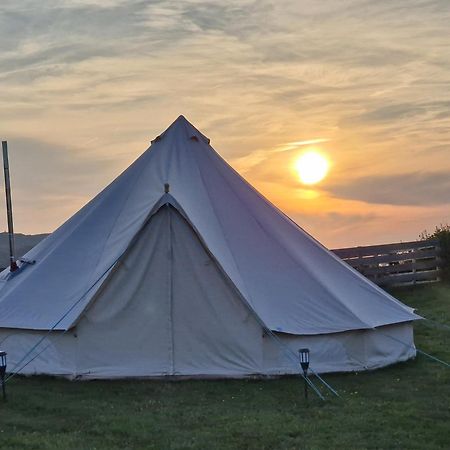 Beautiful 1-Bed Bell Tent In Holyhead Exteriör bild