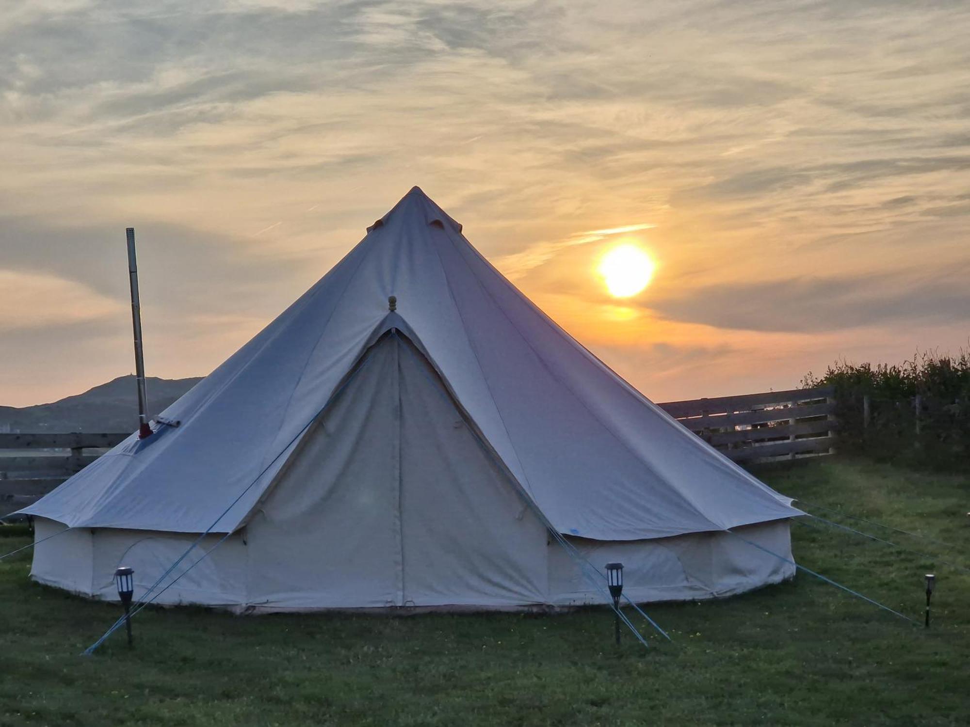 Beautiful 1-Bed Bell Tent In Holyhead Exteriör bild