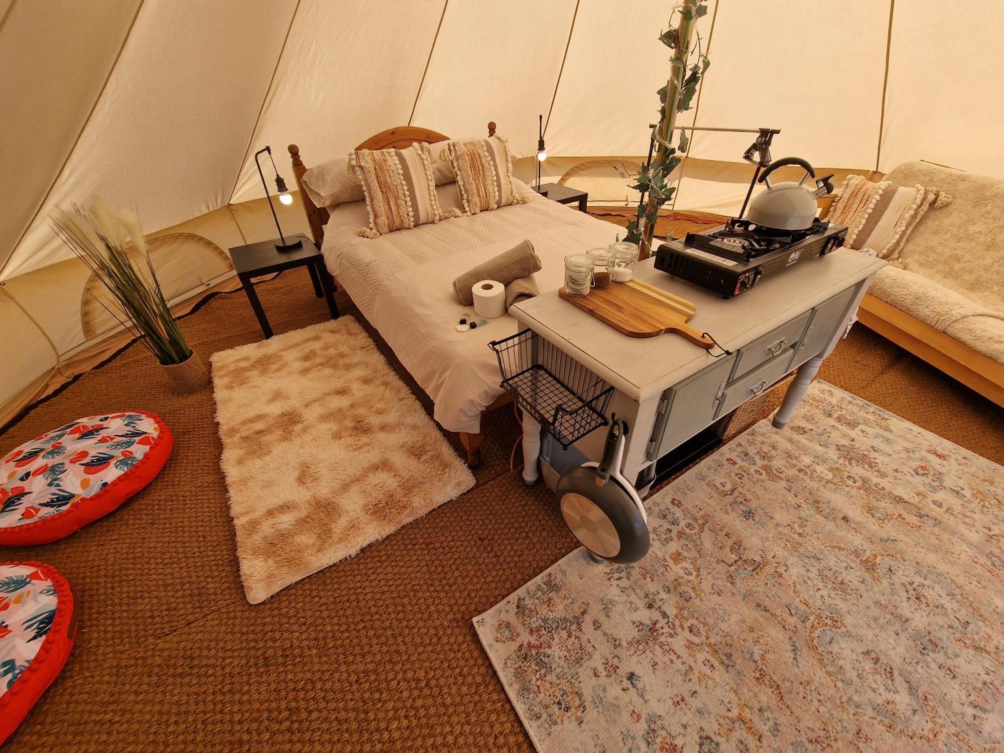 Beautiful 1-Bed Bell Tent In Holyhead Exteriör bild